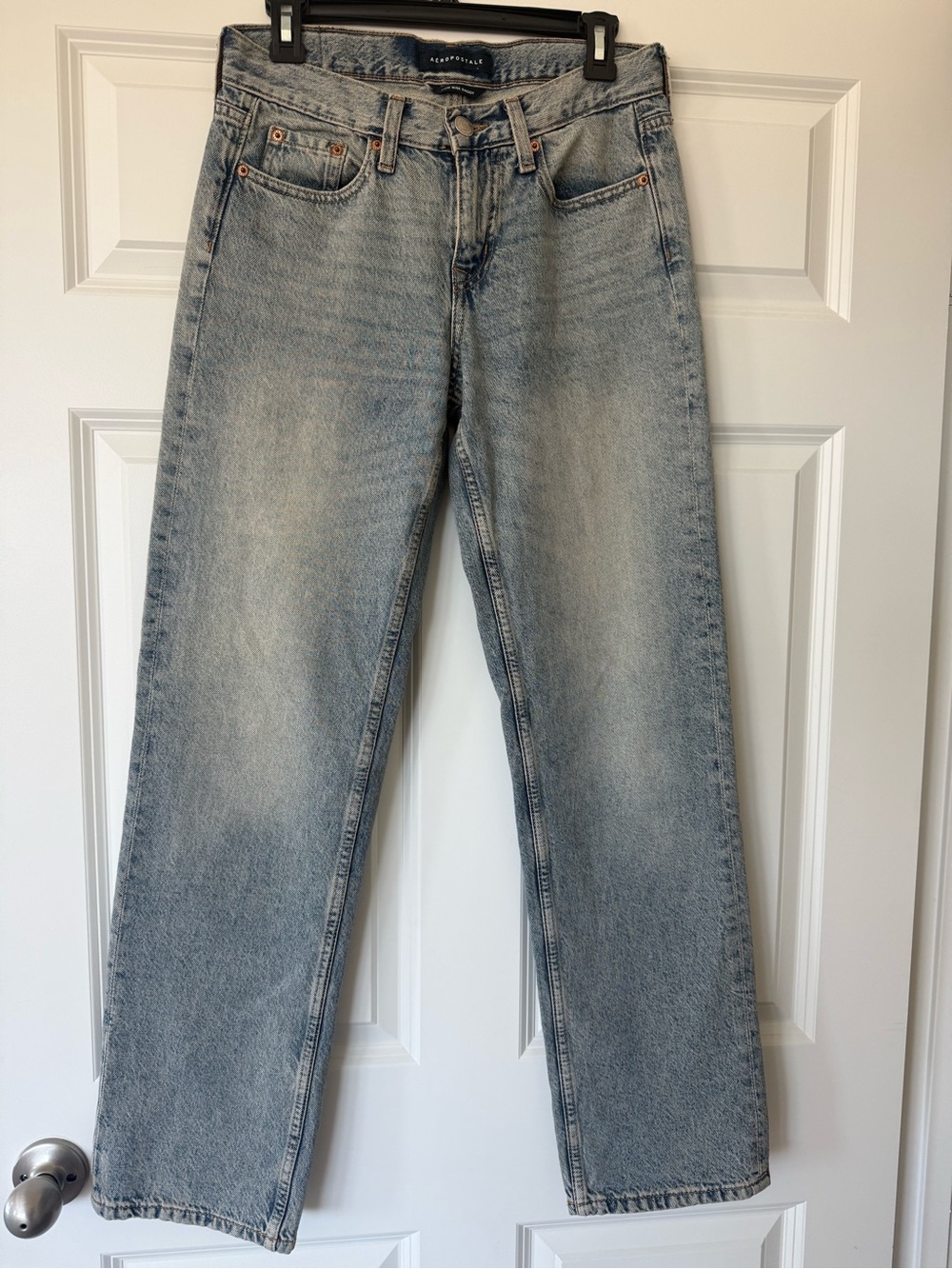 Aeropostale Women's Straight Leg Light Wash Jeans